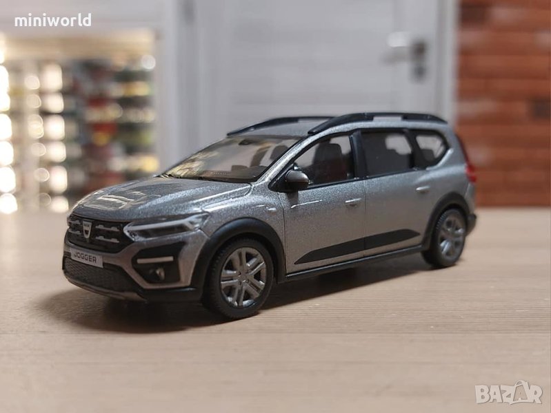 Dacia Jogger 2021 - мащаб 1:43 на Norev моделът е нов в PVC дисплей-кейс, снимка 1