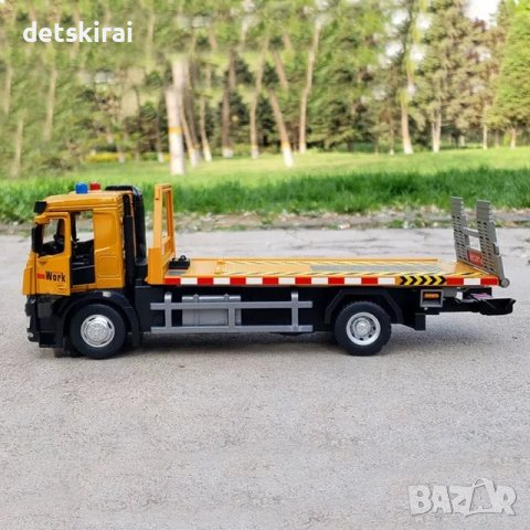 Макетен модел на Камион платформа - Пътна помощ 1:24 , снимка 1 - Коли, камиони, мотори, писти - 42124081