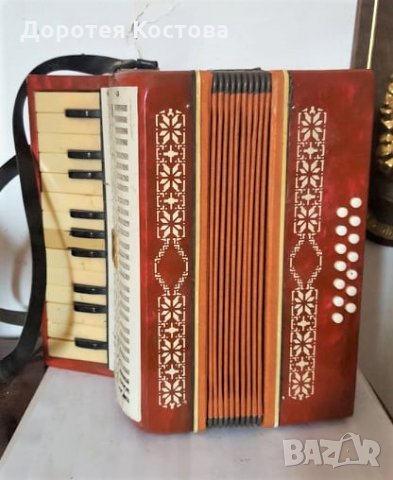 Стар руски акордеон, детски, в куфар, снимка 1