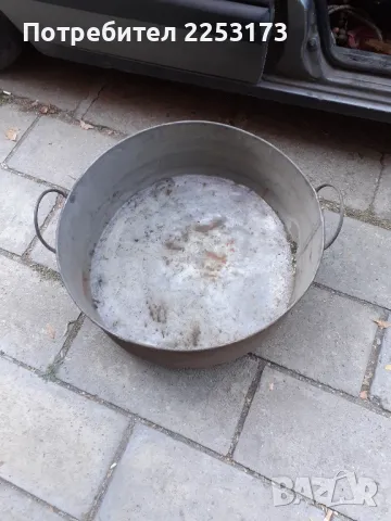 Голяма желязна тава .Продадена.и соц.каси с бутилки за зимнина