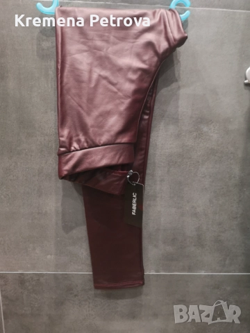 Комплект от Клин от екокожа и Поло от релефен трикотаж с къс ръкав, снимка 2 - Комплекти - 52052359