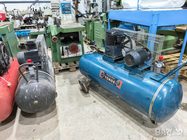 Компресор 300 лт 3 кв три и дебит 550 литра , снимка 2 - Други машини и части - 52645768