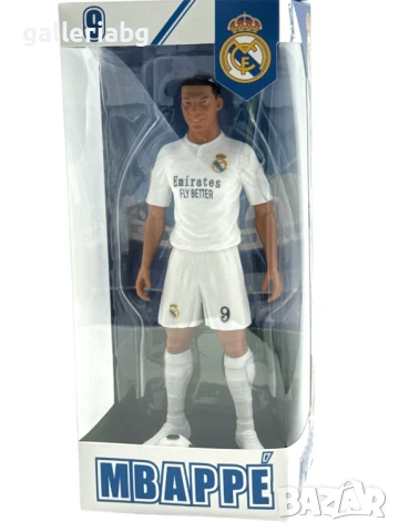 Фигурка на Mbappé с екип на Real Madrid – модел №9 с кутия и топка