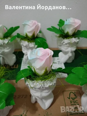 кашпи момичета с рози от пластичен сапун , снимка 2 - Декорация за дома - 48934353