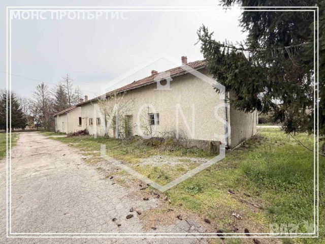 УПИ с търговски помещения в с. Ястребино, област Търговище., снимка 3 - Парцели - 54225130