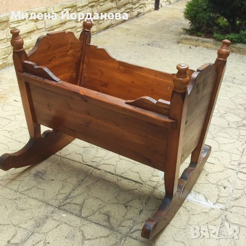 старинна , дървена люлка