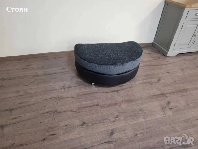 Тъмно сива табуретка от плат полумесец