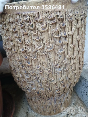 Продавам 2 Красиви Саксии