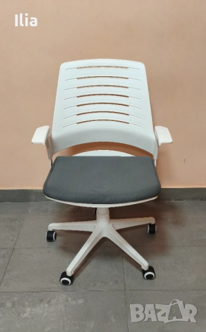 Стол въртящ регулируем БЯЛ