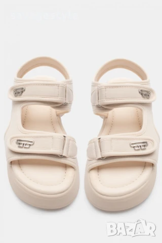 Дамски летни сандали бежаво 