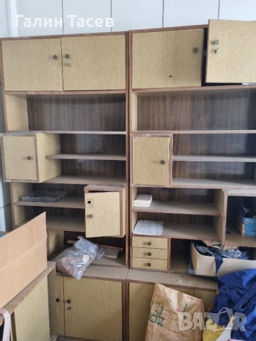 Продавам мебели-шкафове ,бюра,маси,дивани,фотьойли,табуретки и др., снимка 14 - Гардероби - 42100247
