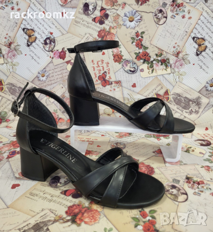 Дамски сандалети обувки на нисък квадратен ток в черен цвят модел: 728016 black , снимка 1