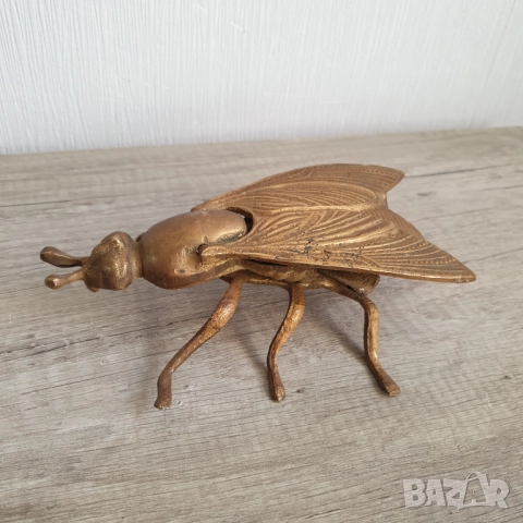 Бронзова муха пепелник