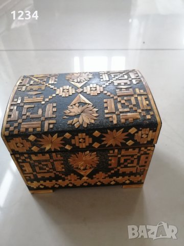 Малка дървена кутия 11 х 7.5  h  9 см. 