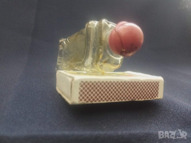 Продавам малка стъклена количка бутилка , снимка 5 - Други ценни предмети - 29613298