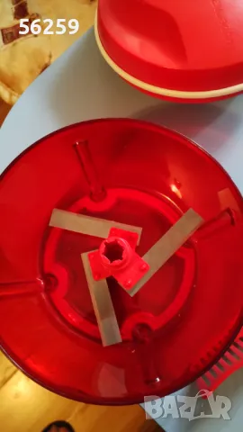 Ръчен чопър Tupperware, снимка 3 - Чопъри и пасатори - 47301049