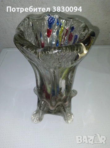 Стара масивна стъклена ваза