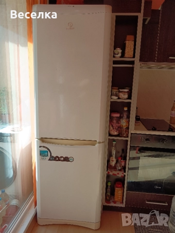 Хладилник с фризер Индезит, работи само фризера 