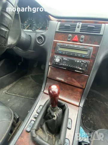 Лек автомобил Mercedes-Benz E 250 TD (Без прехвърляне), снимка 7 - Автомобили и джипове - 49334946