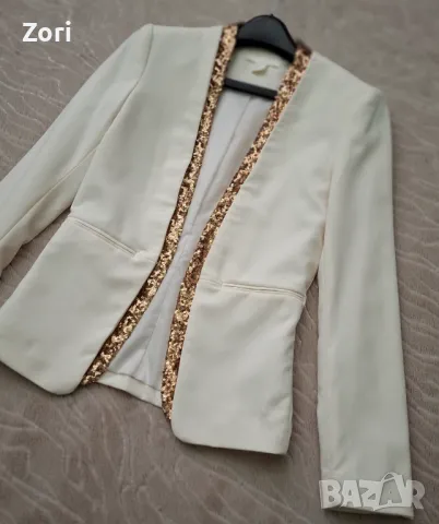 УНИКАЛНО СТИЛНО и ЕЛЕГАНТНО бяло вталено сако със златисти пайети , снимка 2 - Сака - 49978599