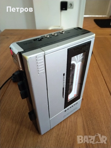 Продавам малък винтидж преносим японски касетофон Sanyo M1010, снимка 6 - Радиокасетофони, транзистори - 54280559