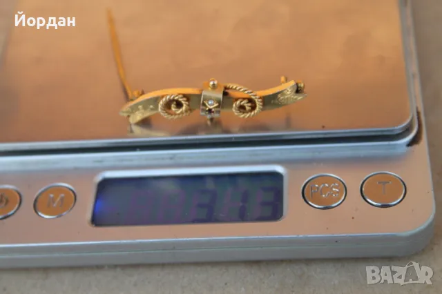 Златна брошка 9 карата, снимка 10 - Колиета, медальони, синджири - 48157661