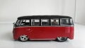 Volkswagen T1 Samba, метален микробус на Bburago с отварящи врати. , снимка 6