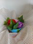 Готов букет с керамична ръчно рисувана кашпа и три броя сапунени ароматни рози , снимка 6