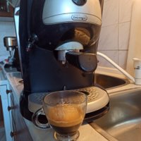 Кафе машина Делонги с ръкохватка с крема диск, италианска, работи отлично , снимка 2 - Кафемашини - 37748241