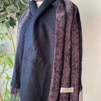 Черен шал с лилаво райе от пашмина и коприна, снимка 3 - Шалове - 42649958