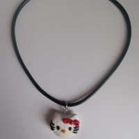 Ръчно изработено герданче- Hello Kitty , снимка 2 - Колиета, медальони, синджири - 44466291