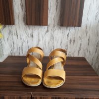 Продавам дамски сандали , снимка 1 - Сандали - 37225619