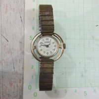 Часовник "CORNAVIN" ръчен дамски с верижка работещ, снимка 1 - Дамски - 30495555