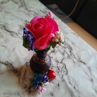 Ръчно изработени декорация с ароматни рози от пластичен сапун и керамични амфори, снимка 3 - Други - 39438207