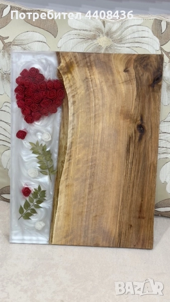 Дъска от орех и епоксидна смола със мини розички, снимка 1