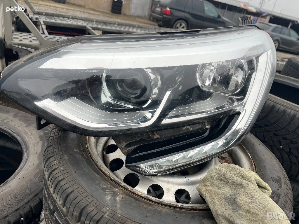 Продавам десен фар за Рено Меган 2018 , снимка 1