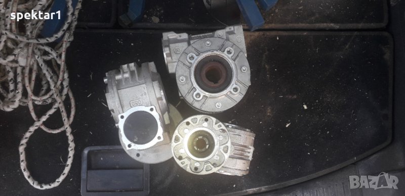 ЧЕРВЯЧНИ РЕДУКТОРИ СРЕДЕН РАЗМЕР РЕДУКЦИЯ 1:15, снимка 1