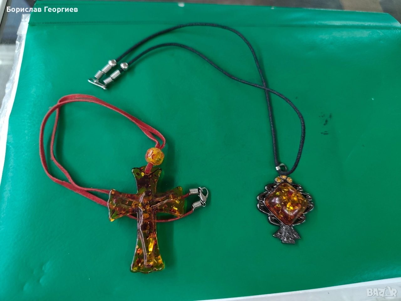 Медальон от кехлибар кръст, снимка 1