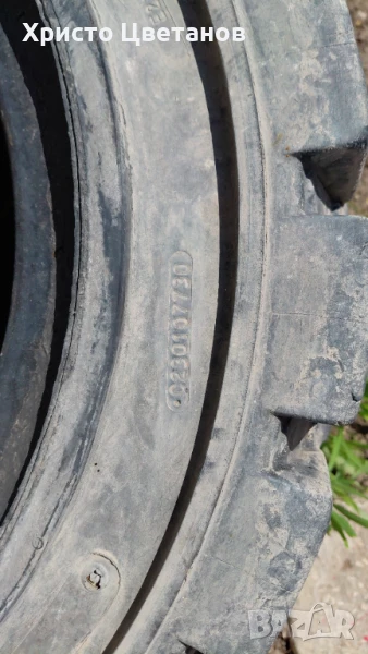 Продавам предни гуми за мотокар, снимка 1