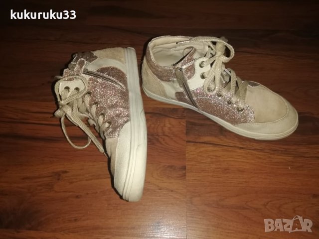 Сладурски кецове Vertbaudet №35 22лв.