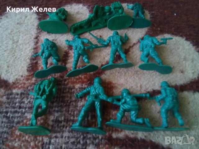 Войници пластмасови 12 броя 51737, снимка 6 - Колекции - 52105571