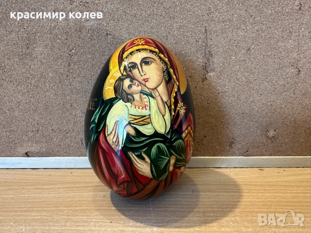 голямо дървено рисувано руско яйце"Богородица с младенеца"/
