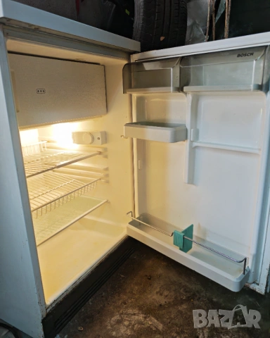 Хладилник BOSCH с горна камера, снимка 3 - Хладилници - 54188019