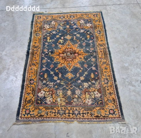 Стар персийски килим