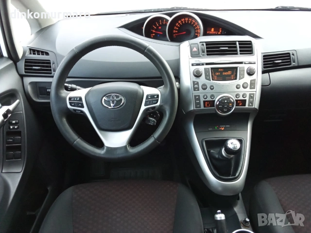 Toyota Verso 2.0D4D-126kc. Панорама, снимка 9 - Автомобили и джипове - 53047326