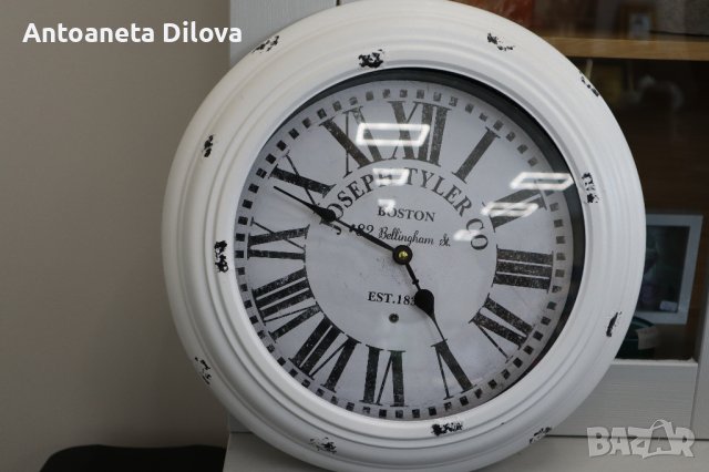 Бял ретро стенен часовник