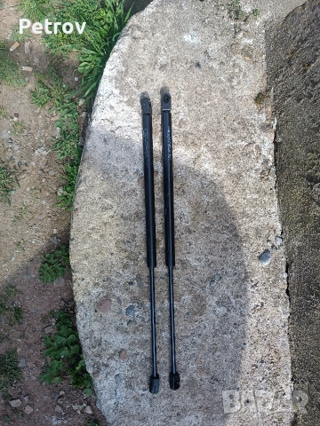 Продавам арматосьори за багажник Fiat Brava 