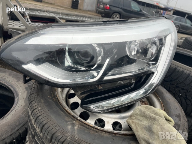 Продавам десен фар за Рено Меган 2018 