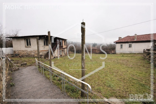 Урегулиран поземлен имот (УПИ) със застроена жилищна сграда в с. Ловнидол, обл. Габрово.