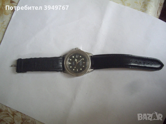 Стар мъжки автоматичен часовник.